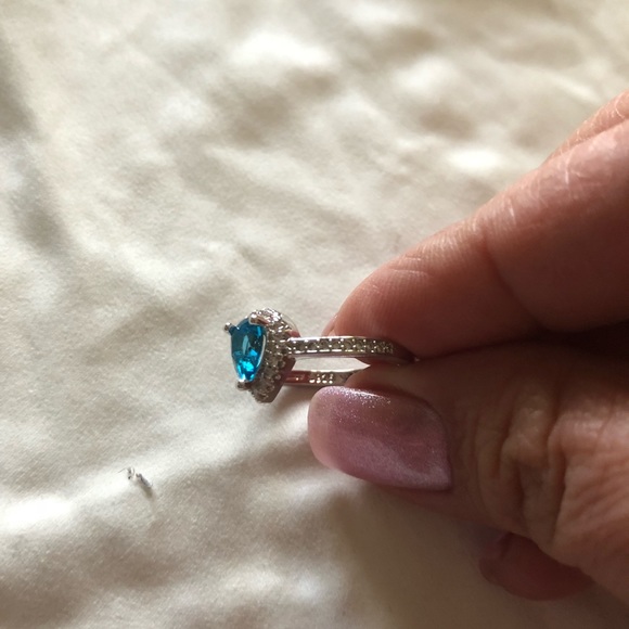 Blue and white topaz rings and earrings - Picture 4 of 8